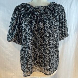 Loft Black & White Floral Short Puff Sleeve Ruffle & Tie Neckline Lined Top XS 👍